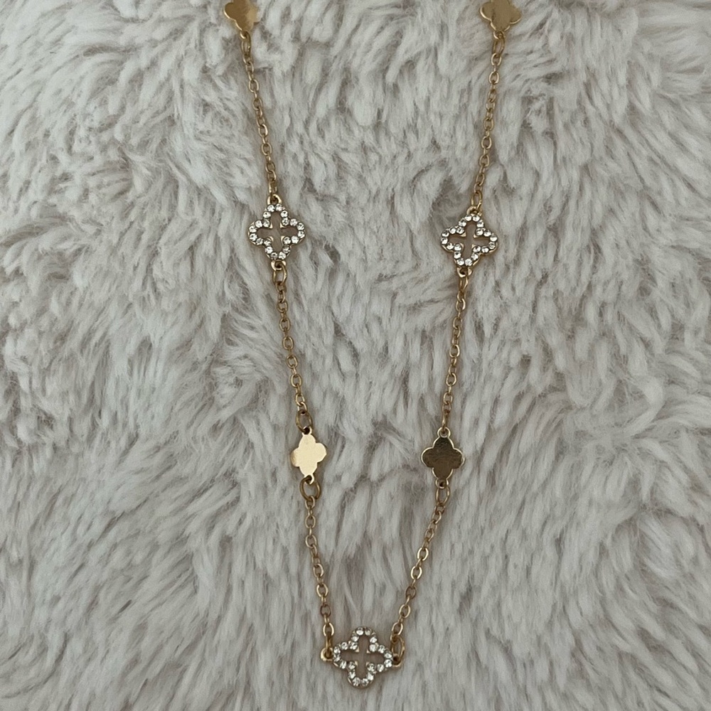 NEW Altar’d State Arula Clover Statement Necklace - Picture 4 of 7